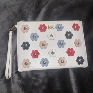 ‼️Michael Kors wristlet‼️